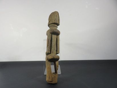 STATUE masculine. Bois lourd. Mali, Dogon...