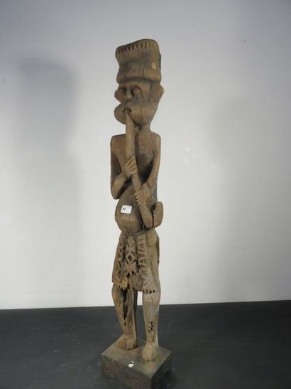STATUE masculine : personnage fumant la pipe....