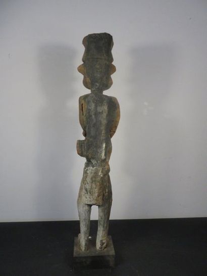 STATUE masculine : personnage fumant la pipe....