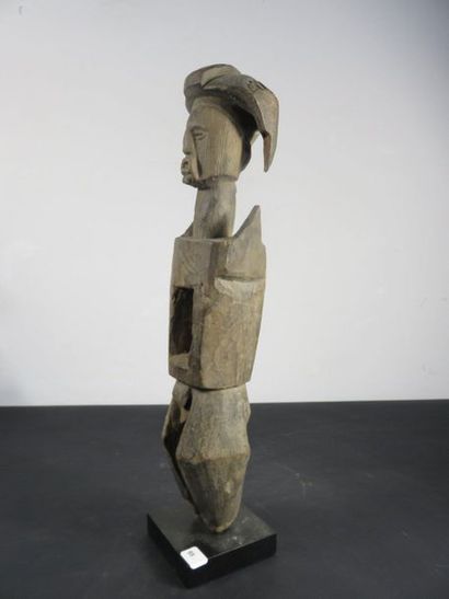 STATUETTE RELIQUAIRE. Bois Congo, Teke Haut....