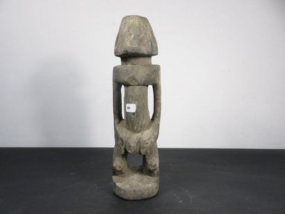 STATUETTE. Bois lourd. Mali, Dogon Haut 37...