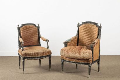 Fauteuil et bergère en bois mouluré et sculpté...