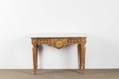 Grande console rectangulaire en bois doré....