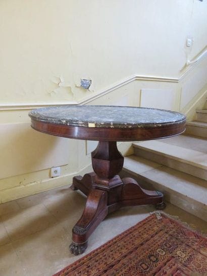 Guéridon en acajou et filets de buis, piètement...