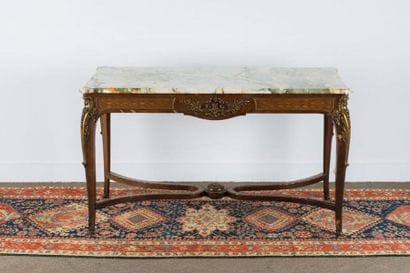 Table de milieu en marqueterie en ceinture...