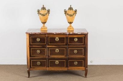 Commode en bois de Férréol (Guyane) et filets...