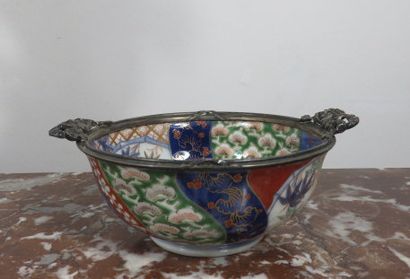 EXTRÊME-ORIENT 

Bol en porcelaine polychrome...