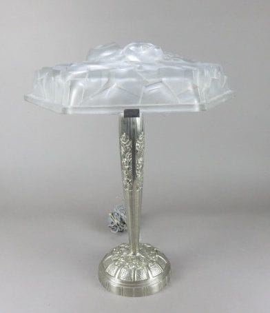 DEGUE

Lampe à abat-jour hexagonal en verre...