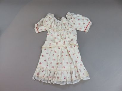 Robe de présentation Jumeau à fleurettes

Taille...