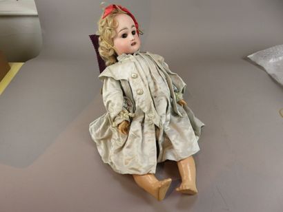 Poupée E.Denamur. Bouche ouverte (fêle au...