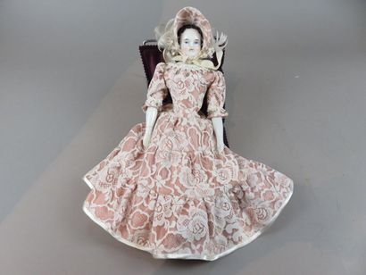 Poupée Parian, tête porcelaine (une main...
