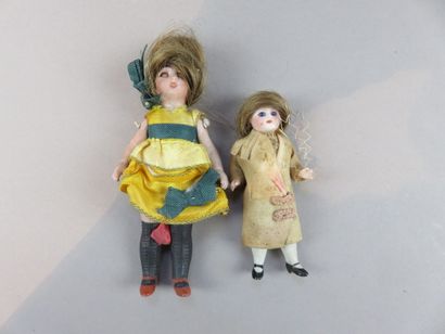 Lot de deux mignonettes (Robe jaune)

9 et...