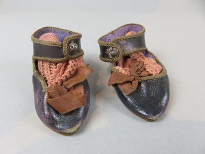 Paire de chaussures Rabery Delphieux

Long....