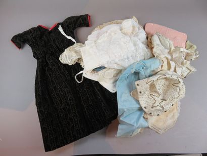 Lot de vêtements anciens