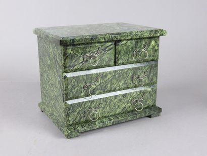 Commode de maîtrise en serpentine ouvrant...