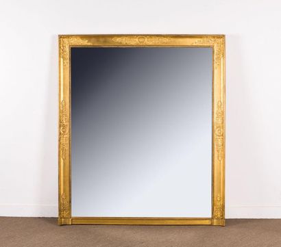 Important miroir rectangulaire à encadrement...