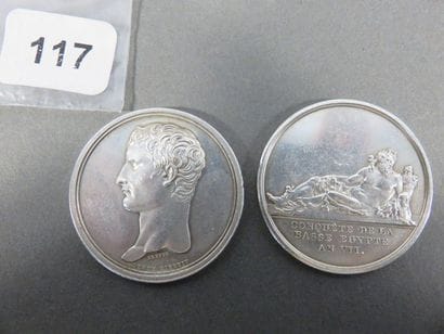 Deux médailles : -Médaille en argent par...