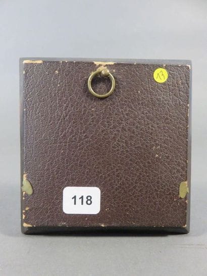 Miniature ronde. « Jeune homme de qualité...