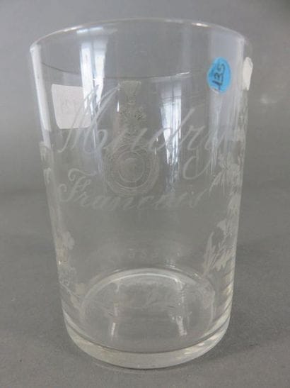 Verre gobelet en cristal gravé de la médaille...
