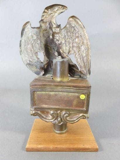 Aigle de parement. En laiton estampé, uniface,...