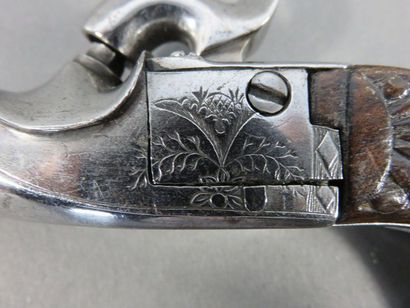 Pistolet à coffre à percussion. Canon rond....
