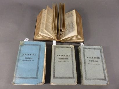 Ensemble de quatre almanachs militaires pour...