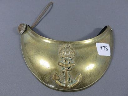 Hausse-col d'officier de marine. Plateau...