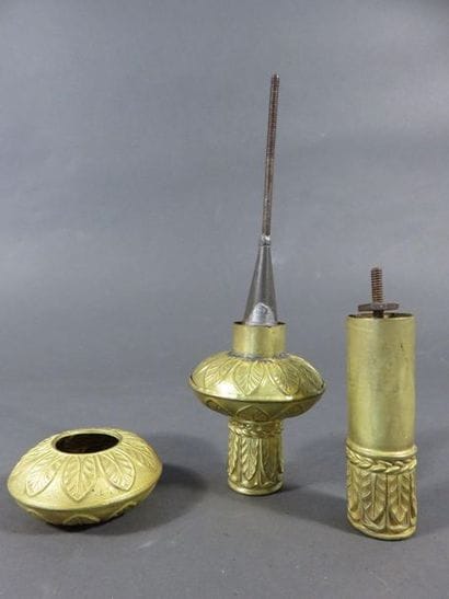 Deux marmousets pour casque d’officier de...