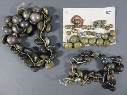 Ensemble de 90 boutons dont 30 boutons de...