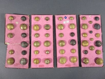 Ensemble de 50 boutons réglementaires sud-américains...