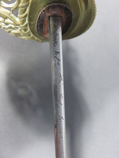 Sabre d’officier de marine. Poignée vernie....