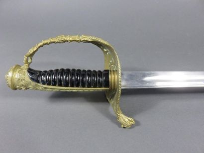 Sabre d’officier de marine. Poignée vernie....