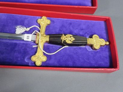 Epée de franc maçon du 33è degré. Poignée...