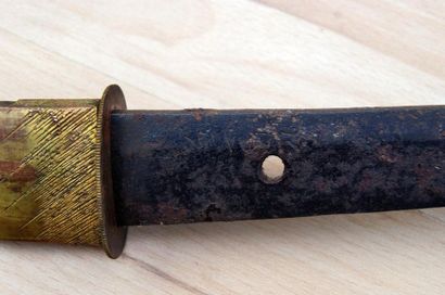 Sabre Katana indochinois. Poignée recouverte...