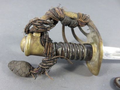 Sabre miniature modèle 1822 de ligne. Poignée...
