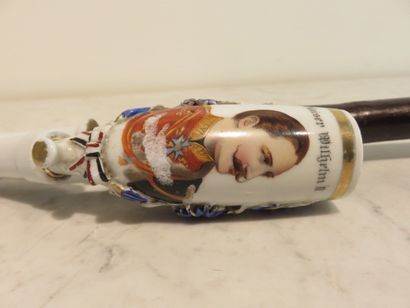 Petite pipe de foyer. Fourneau en porcelaine...