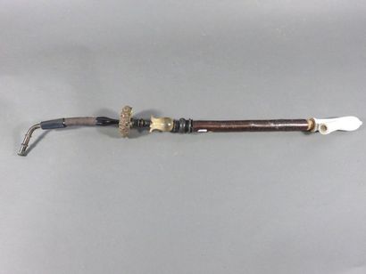 Petite pipe de foyer. Fourneau en porcelaine...