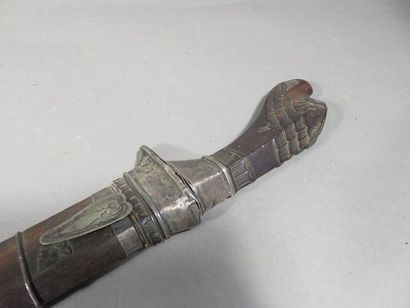 Sabre, la lame est en acier, la poignée en...
