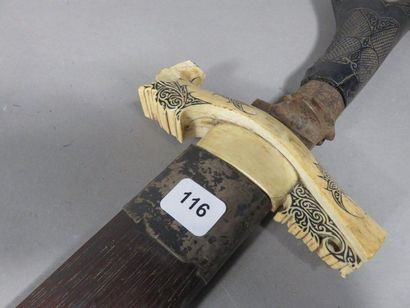 Klewang, Sabre dont la lame en acier est...