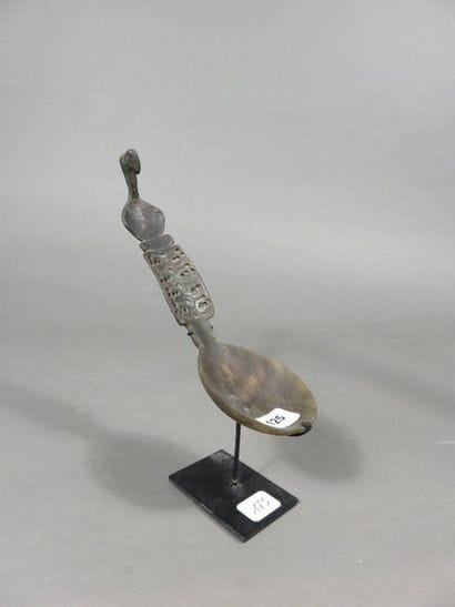 Atoni, cuillère à décor ajouré d’oiseaux...