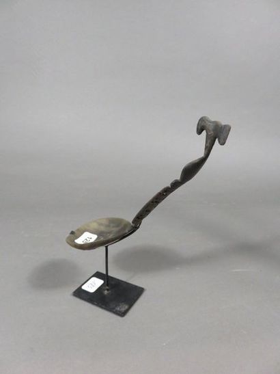 Atoni, cuillère à décor ajouré d’oiseaux...