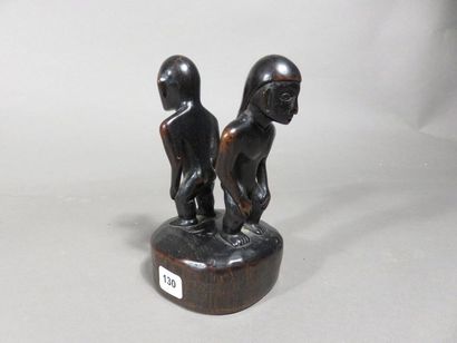 Bouchon de vase représentant deux bululs...