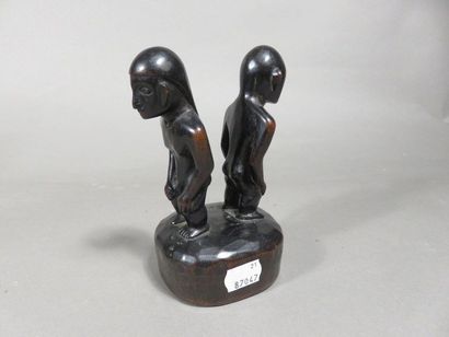 Bouchon de vase représentant deux bululs...