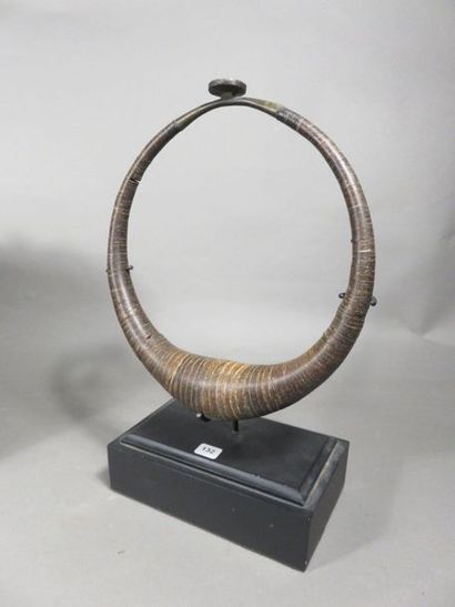 Collier kalabuhu. composé de disques de noix...