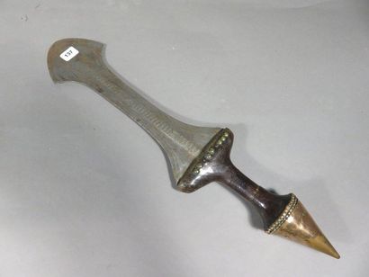 Couteau présentant sur la partie haute une...