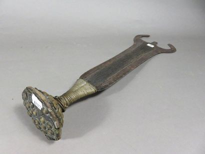 Couteau présentant sur la partie haute une...