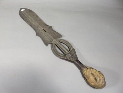 Couteau présentant sur la partie haute un...