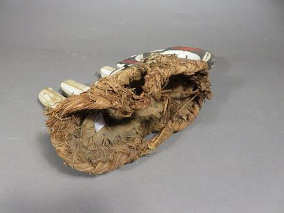 Masque facial mma ji. (signifiant « couteau...