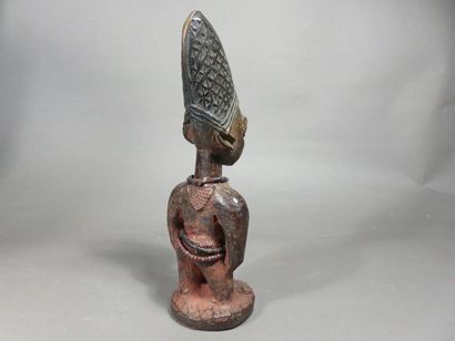 Ibedji. Statuette masculine. Le corps est...