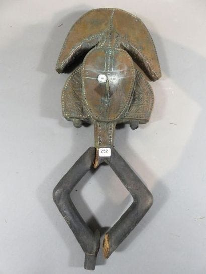 Figure de reliquaire. Ame de bois plaquée...